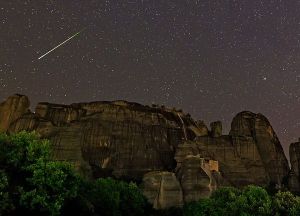A Perseid meteor as seen in Greece (Babak A. Tafreshi/ TWAN/ National Geographic).